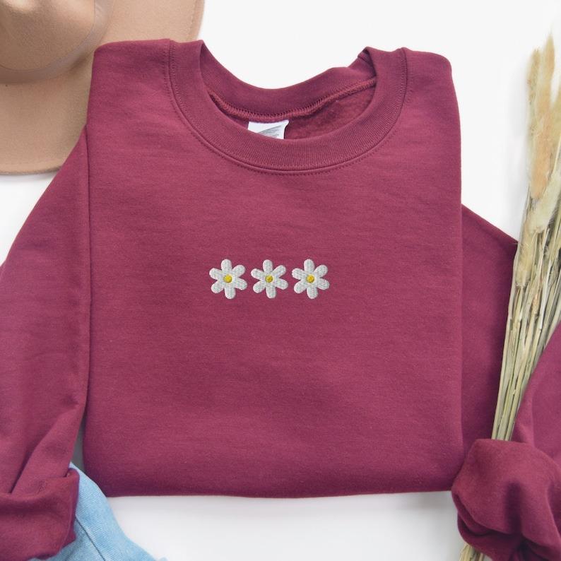 Daisy Flower Embroidered Sweatshirt, Wildflower Daisy Crewneck Sweater